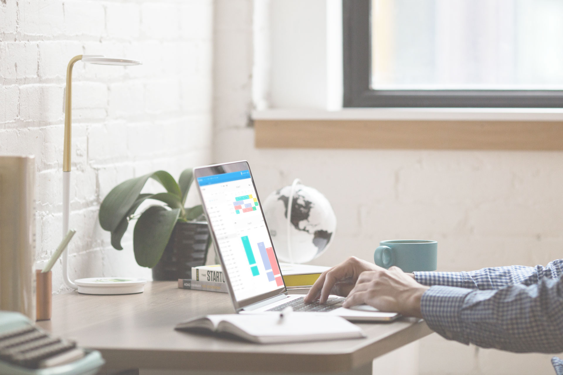 Mitarbeiter und Ressourcen mit der Einsatzplanung einteilen und Urlaubsanträge digital einreichen.